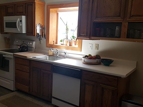 4th image of 14 Winchester Dr