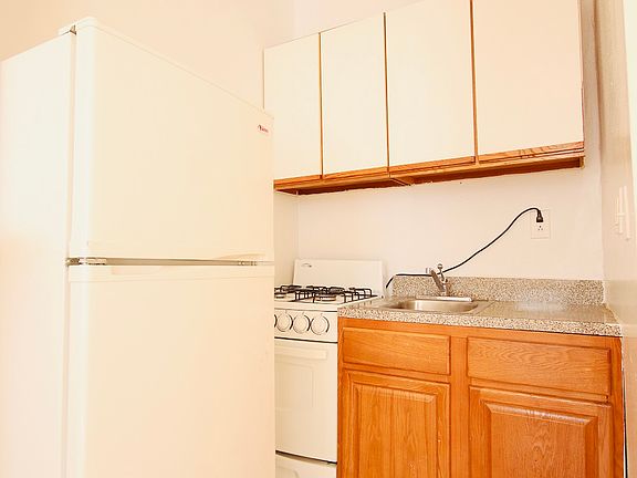 4th image of 151 W 10th St APT 5