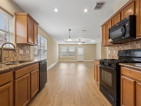 5th image of 8907 Grand Villa Lane