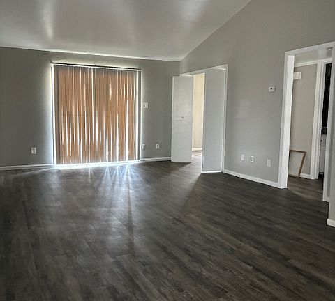 4th image of 1302 Waldron Rd #103