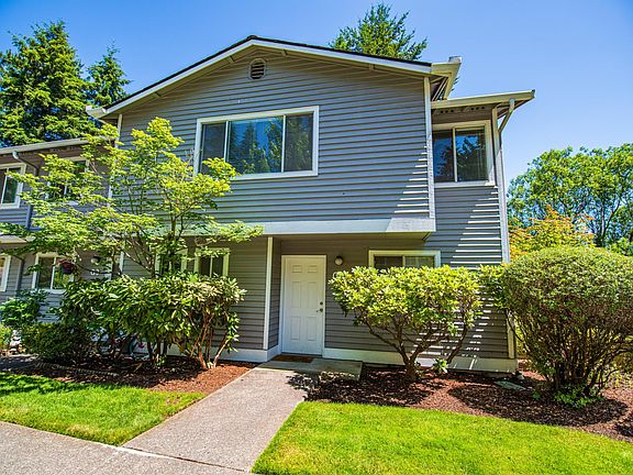 Entry - pictured from the 2 parking spaces right in front of home.