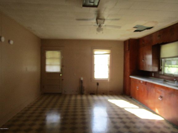 5th image of 718 Harvey Lebas Dr