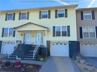 715 Woodland Dr, Nitro, WV