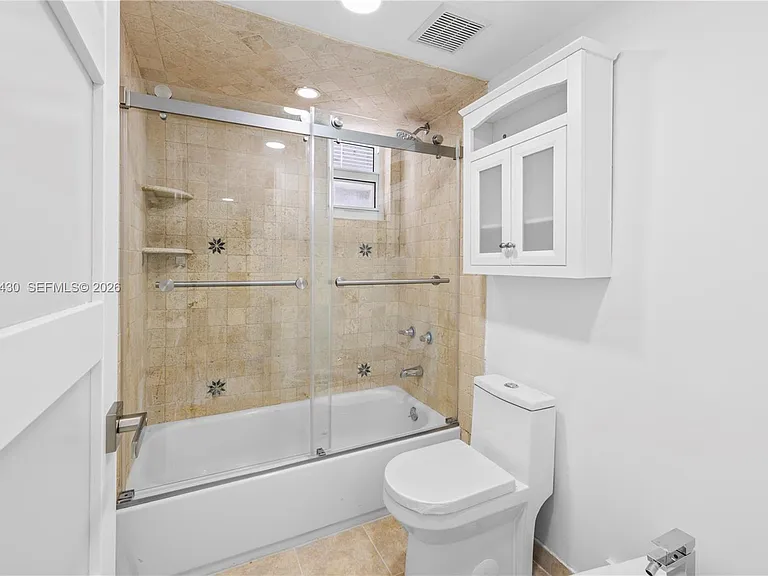 2457 Collins Ave #406 — Photo 13