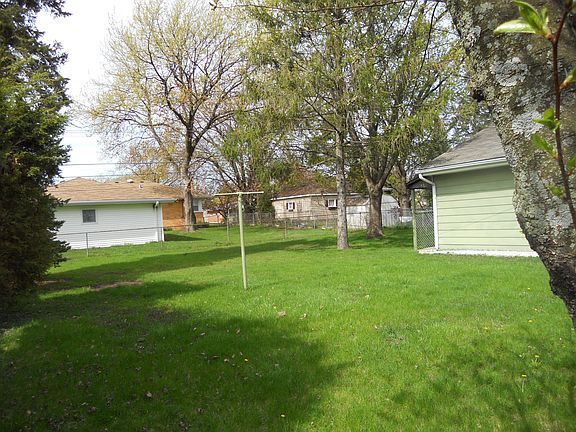 4th image of 7922 W Elm Dr