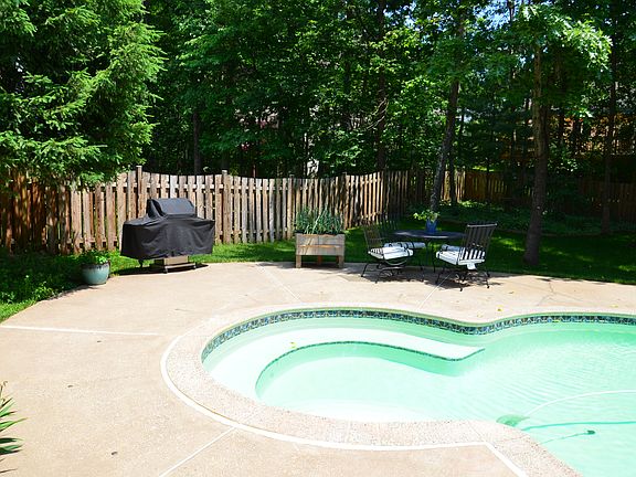 3rd image of 2975 Franklin Oaks Dr