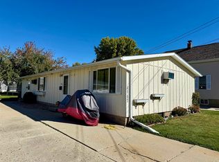 742 W 5th Ave, Oshkosh, WI 54902
