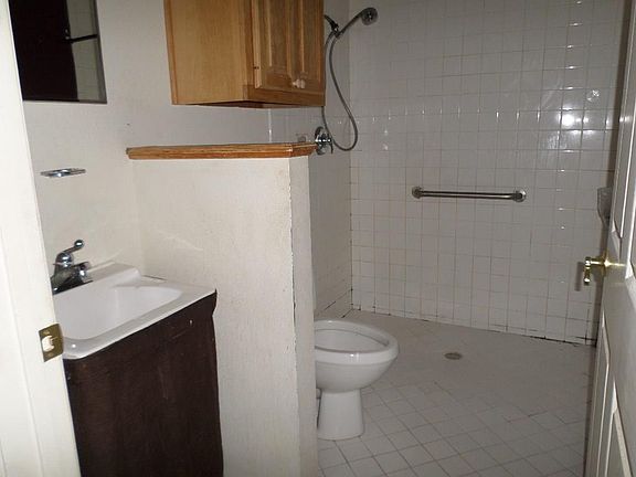 5th image of 108 E Nelson St