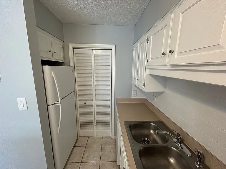 1205 Tiffany Ln #G — Photo 13