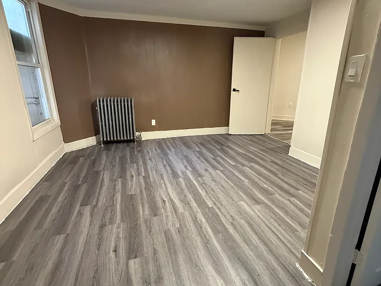 1156 E Broad St #1 — Photo 2