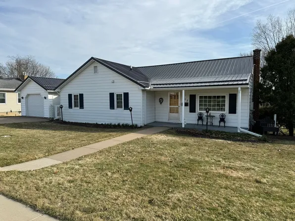 417 E Division St, Dodgeville, WI 53533