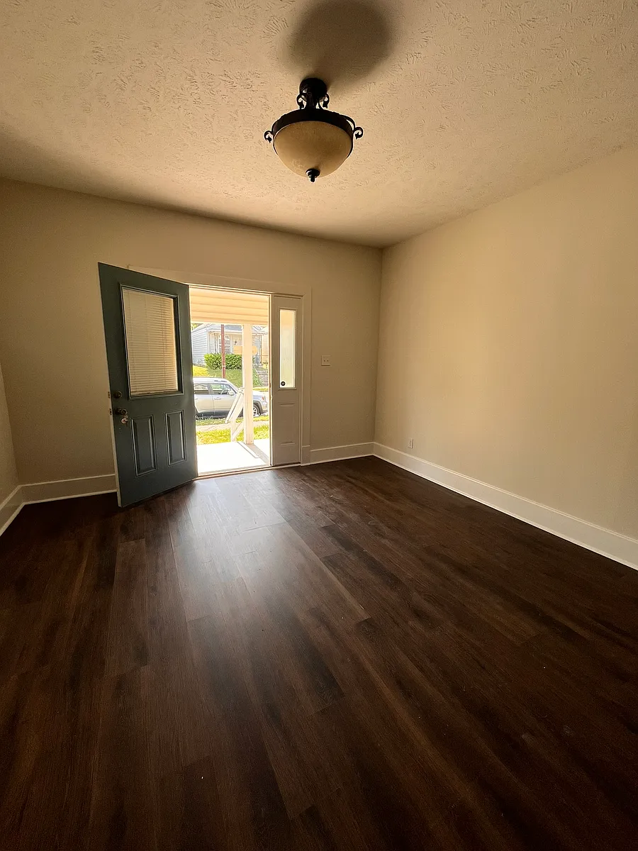 Building Photo - 1217 Schiller Ave #1
