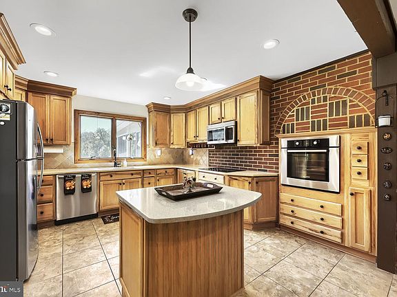 3rd image of 6352 Guilford Rd