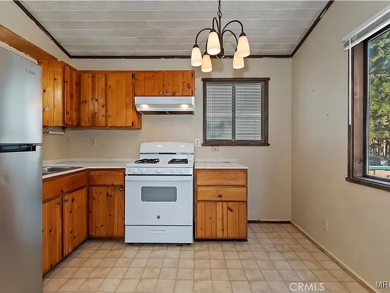 949 Pine Ln — Photo 10
