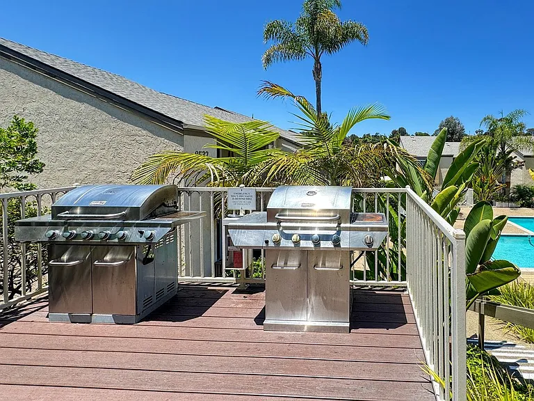 8545 Villa La Jolla Dr #H — Photo 4