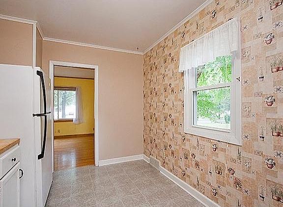 4th image of 2121 Arlington Ave E