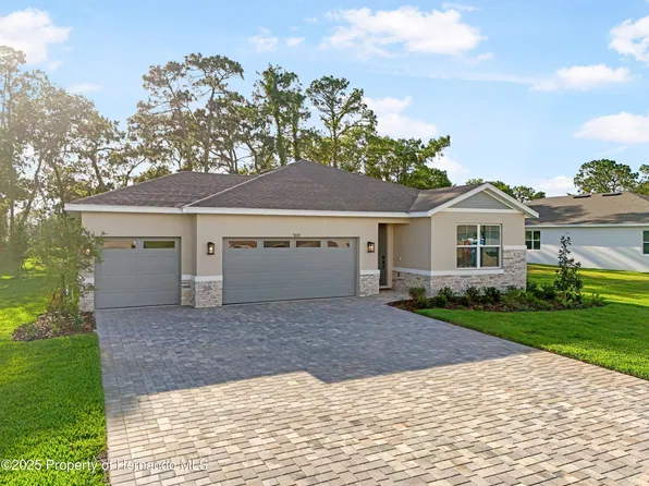 9109 Players Dr, Weeki Wachee, FL 34613