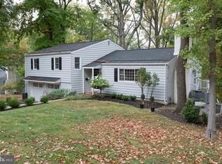 16 Robins Ln, Berwyn, PA 19312