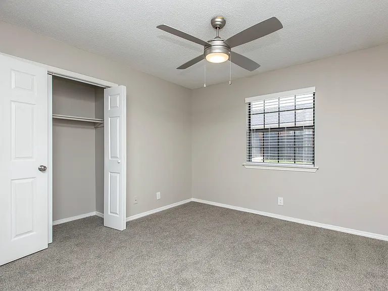 Summerfield Apartments — Photo 17