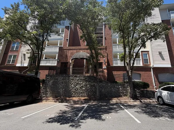 1504 Lincoln Way APT 123, Mc Lean, VA 22102