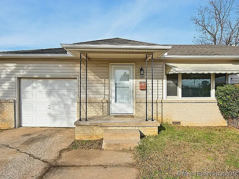 3 bed, 888 sqft, $1,400 — Photo 2