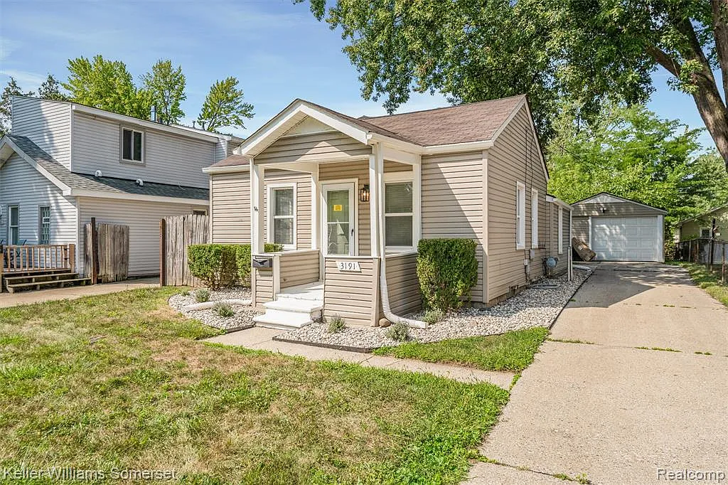3 bed, 1.0 bath, 730 sqft, $1,800 — Photo 3