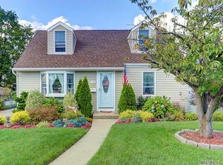 115 Cortland Ave, Oceanside, NY 11572