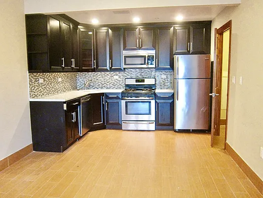 Rented by Realty 2000 Corp | media 8