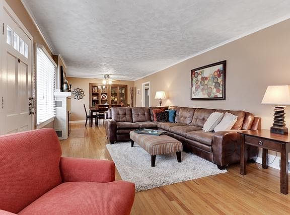 3rd image of 23 Harbord Dr