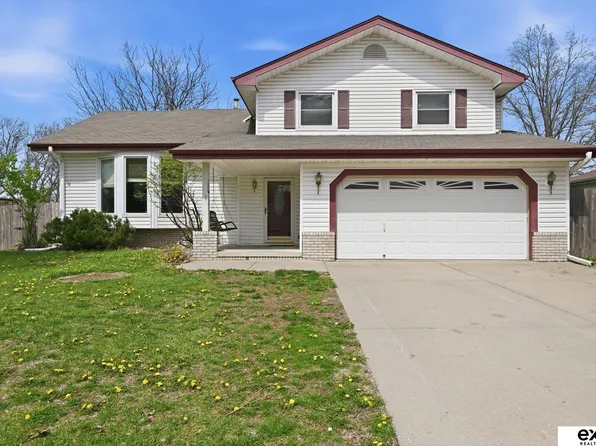 7017 Valley Rd, La Vista, NE 68128