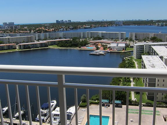 4th image of 18071 Biscayne Blvd #18013