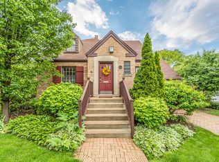 4833 Lee Ave, Downers Grove, IL 60515