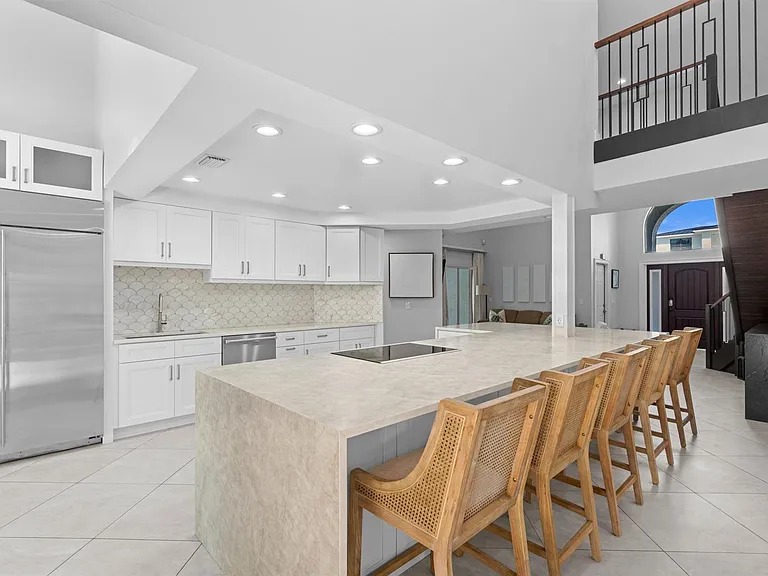 1050 Brooks Ln — Photo 11