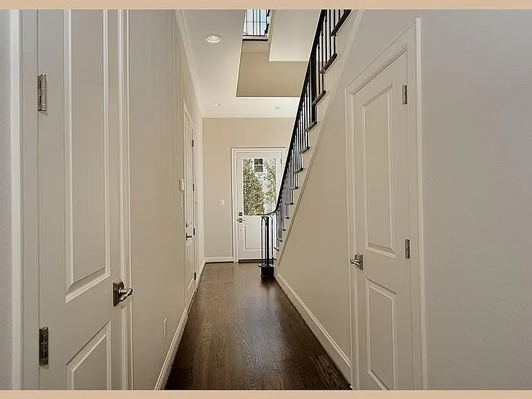 215 Willow St — Photo 5