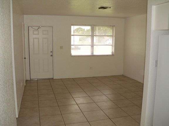 2nd image of 6114 SW 39th Ct