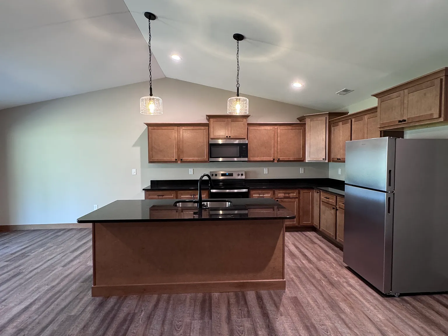 3 bed, 1800 sqft, $2,550 — Photo 2