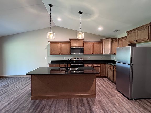 2nd image of 206 Lakeside Dr #206