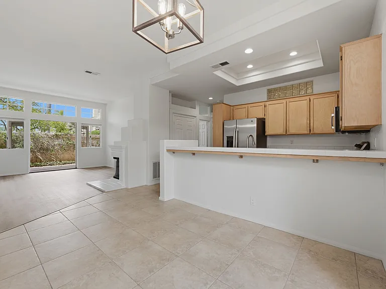 Bel Mondo Condos — Photo 1