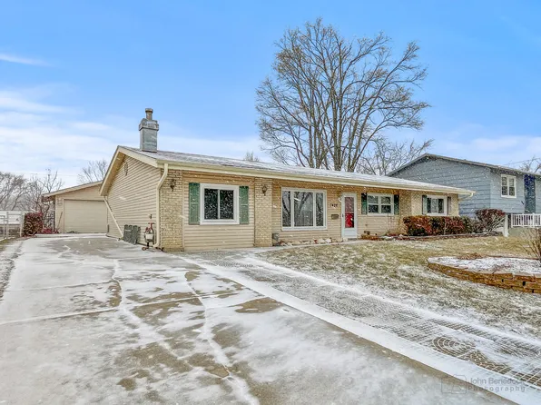 7426 Northway Dr, Hanover Park, IL 60133