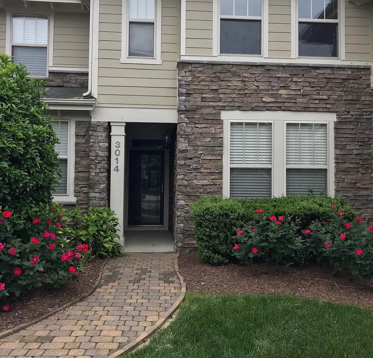 2 bed, 2.5 bath, 1600 sqft, $2,100 — Photo 1