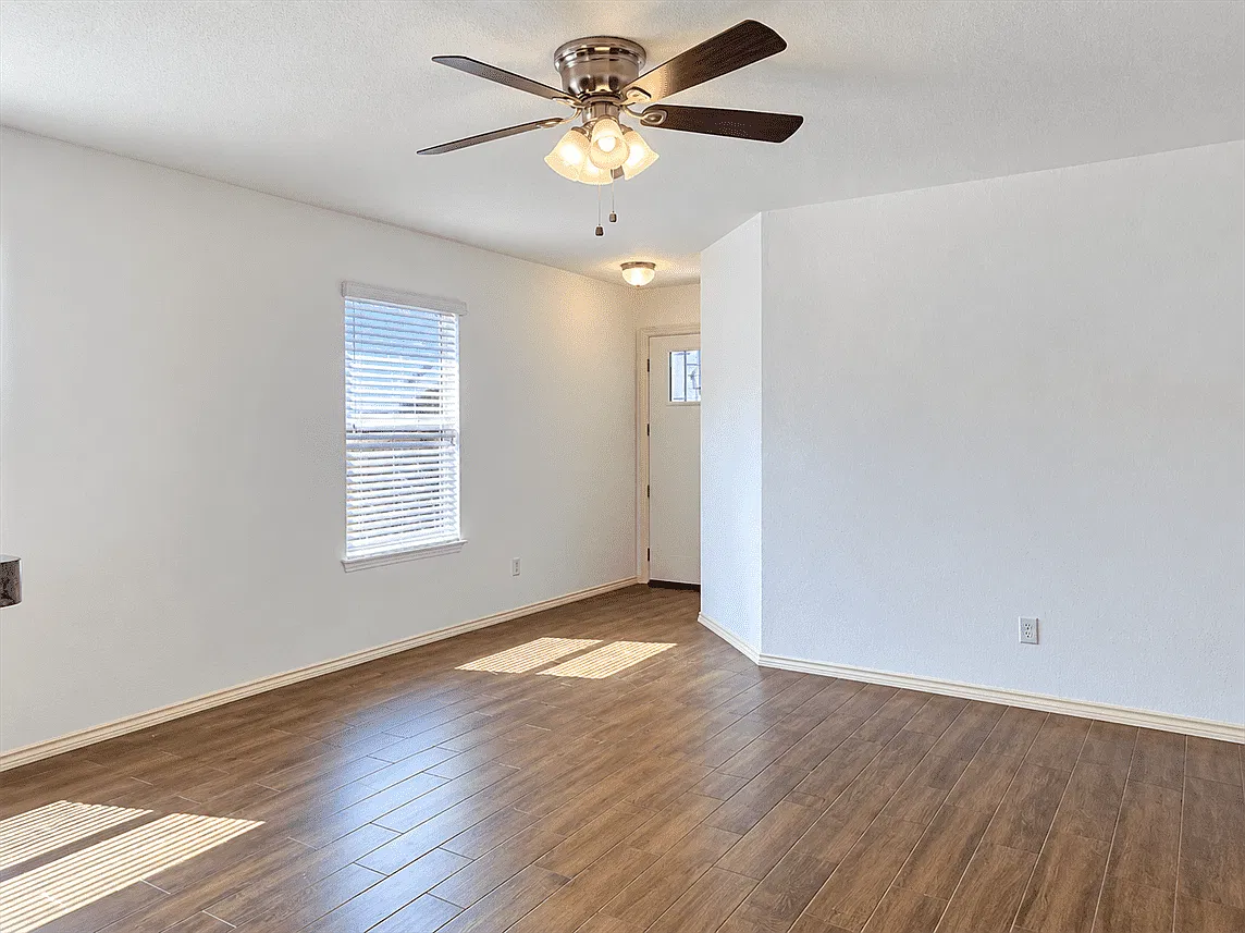 3 bed, 1200 sqft, $1,695 — Photo 4