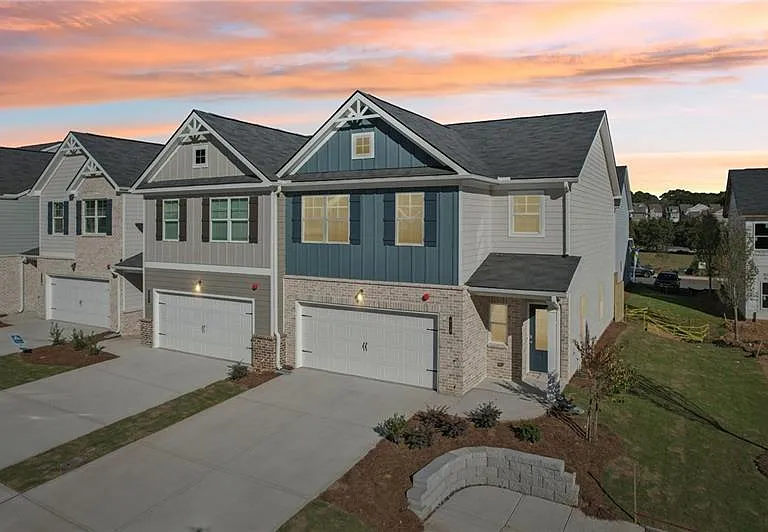 405 Lanier Cir — Photo 2