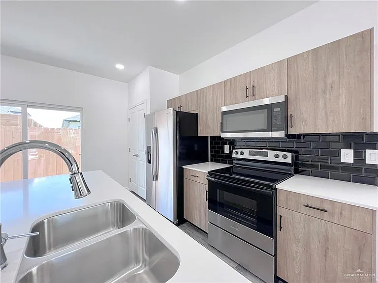 3610 S Veterans Blvd #5 — Photo 4