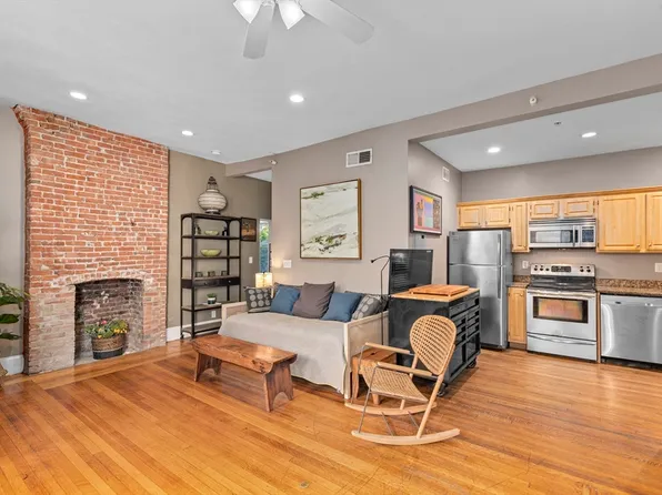 1742 Beacon St APT 4, Brookline, MA 02445