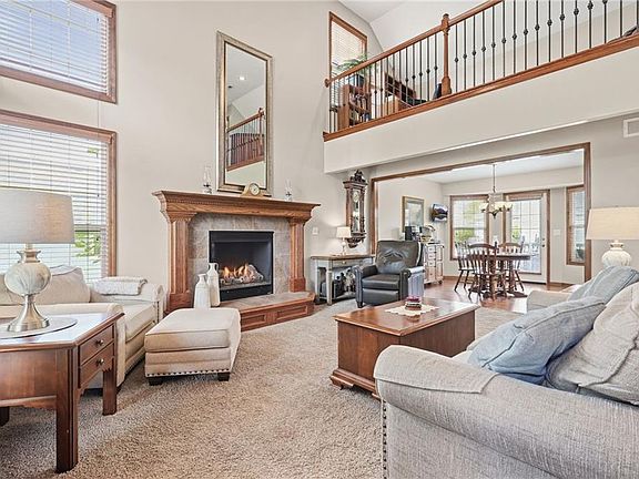 5th image of 301 Andrea Ln