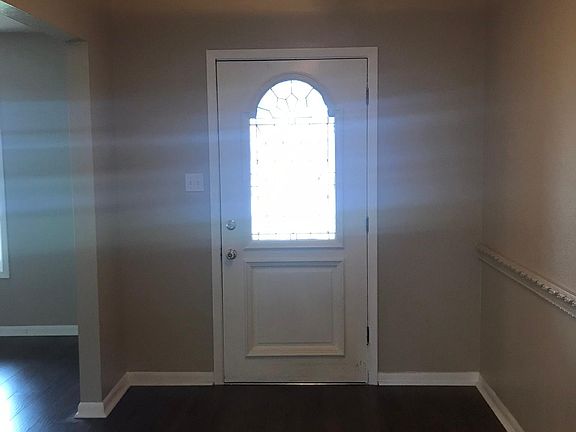 Spacious Front Entryway