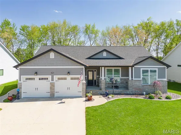 7086 Augusta Dr, Glen Carbon, IL 62034