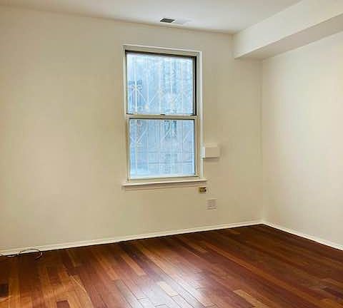 5th image of 506 Lexington Ave #2
