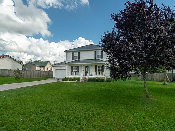 2nd image of 104 Twin Oaks Dr