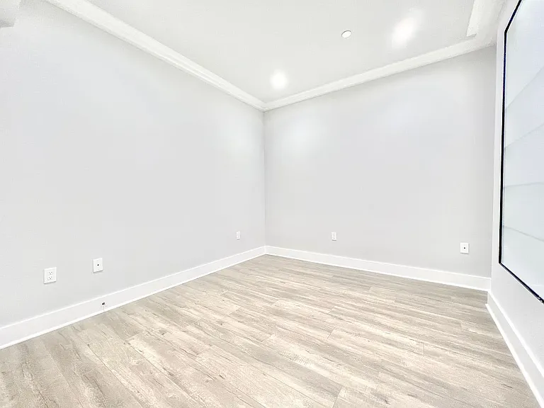 10270 Almayo Ave — Photo 6